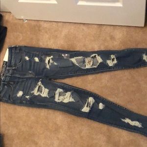 Super Distressed American Eagle Jeans 4 Short